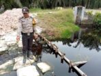 Cegah Karhutla Sejak Dini, Personel Polsek Pangkalan Kuras Cek Stok Air Embung dan Bloking Kanal.