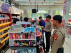 Anggota Polsek Pangkalan Kuras Kembali Cek Ketersediaan Migor dan Stok BBM di SPBU Dundangan.
