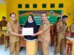 Kades Kuala Panduk “TOMJON” Serahkan Bantuan Langsung Tunai (BLT) Kepada Masyarakat.